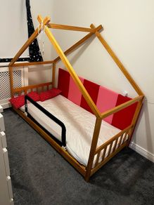 Kids bed + mattress