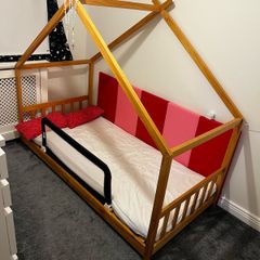 Kids bed + mattress
