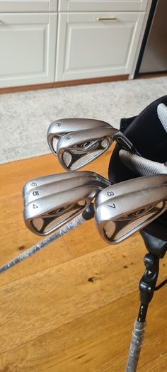 taylormade R7 irons and stand bag