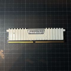 corsair vengeance 8gb ddr4 2400mhz / white