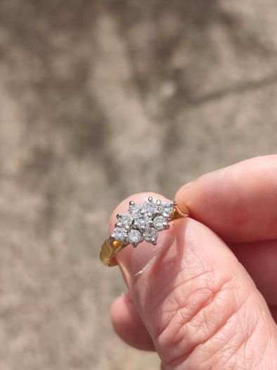 18 Carat Gold cluster diamond/engagement ring