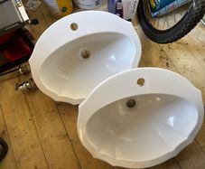 2 Vintage sinks white - washing basins