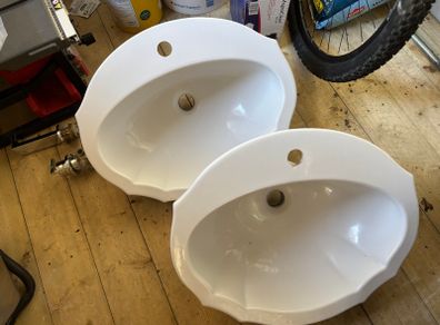 2 Vintage sinks white - washing basins