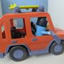 Bluey's car with two figures Image 7