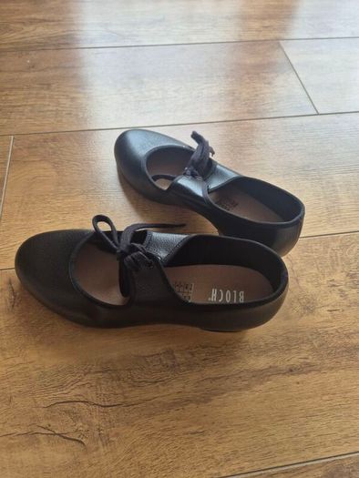 tap shoes