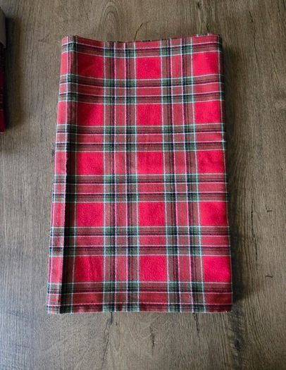 Christmas napkins + runner