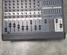 PeaveyPowered mixer