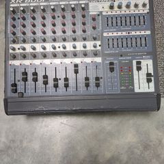 PeaveyPowered mixer
