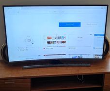 Smart Samsung Tv with wall bracket