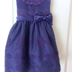 Girl's dress