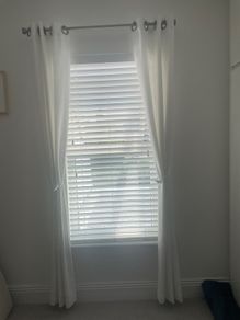 White Wooden Venetian Blind Further Reduced For Fast Sale