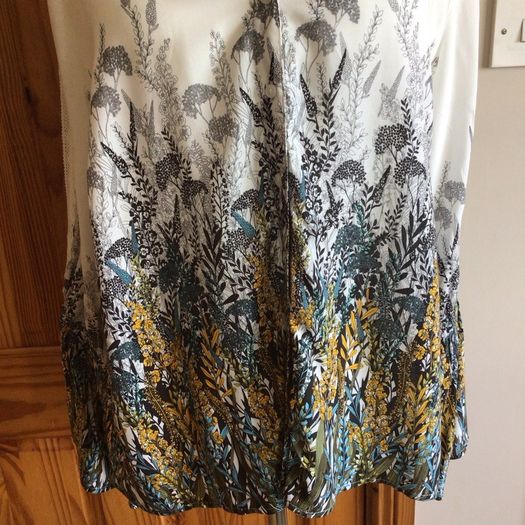 Per una Ladies Blouse white black yellow blue Size 18 includes postage