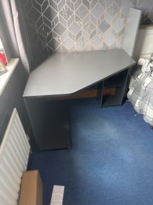 Corner desk