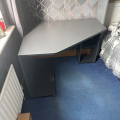 Corner desk