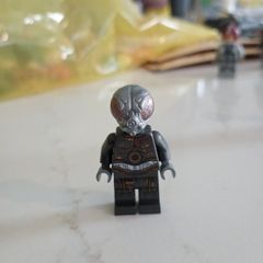 Lego star wars minifigure chancellor 4-lom sw0830
