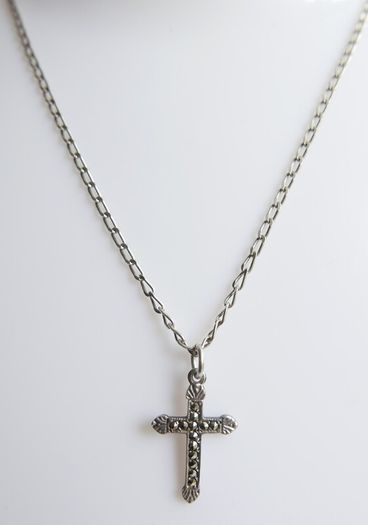 Vintage 925 Sterling Silver Cross Pendant Necklace with Marcasite detail