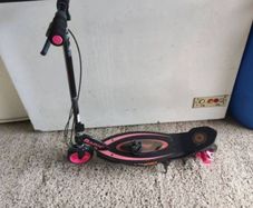 Razor e90 scooter and charger works perfect