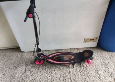 Razor e90 scooter and charger works perfect