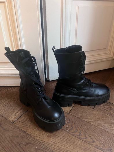 Black boots size 11