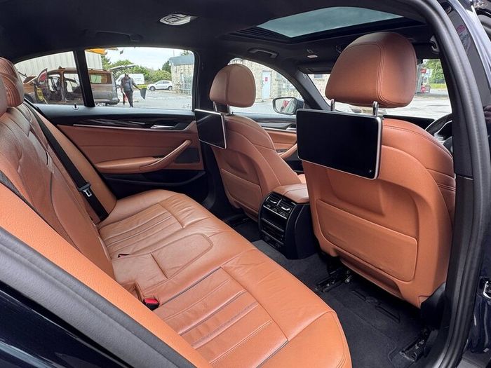 172 BMW 5-series 530e M - Neg