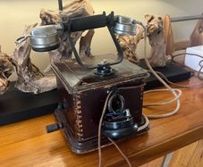 Antique Burgunder Paris c1910 Crank Telephone