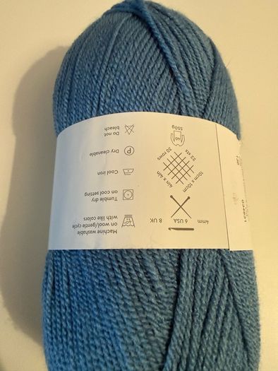 6 balls of blue yarn wool