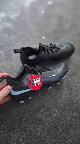 kids football shoes
