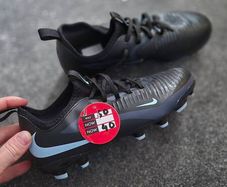 kids football shoes