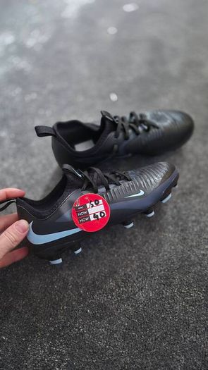 kids football shoes
