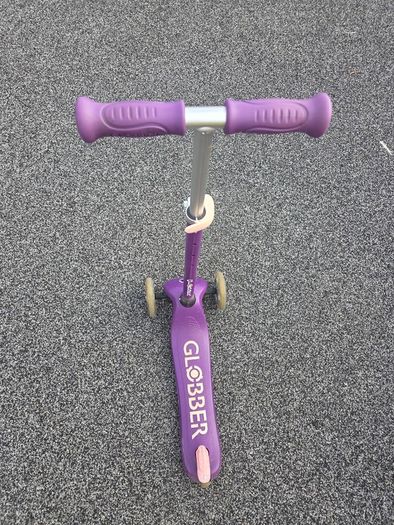 Globber pink scooter, barely used, great condition