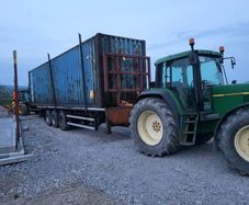 Tractor trailer 33ft bale