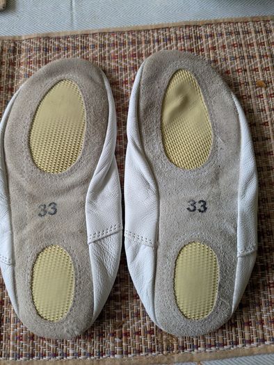 Gymnastics shoes