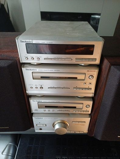 Technics cd, tuner and cassette player