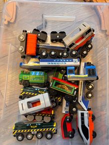 toy train set with 5 battery opearted locomotives