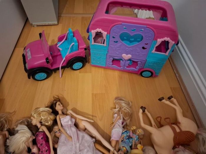 barbies, clothes car
