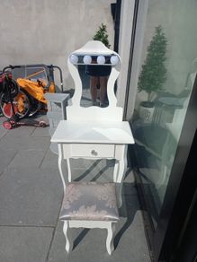 Make-up dressing table