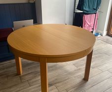 Round extending kitchen table and 4 chairs