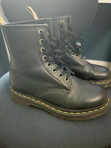 Doc Martens Vegan 8 hole boots uk4