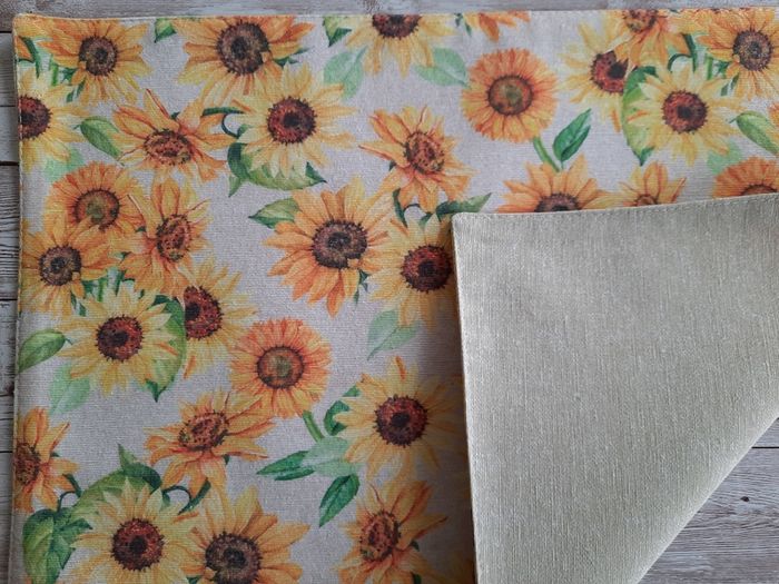Set of 6 placemats. Matching table runner or cushions  avaliable. Handmade.