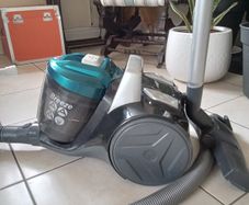 Hoover Breeze bagless vacuum cleaner