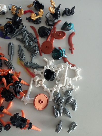 Lego Ninjago minifigure weapon accessories bundle