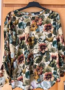 Ladies Green Floral Long Sleeved Top