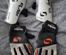 Shin guards + gloves
