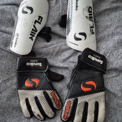 Shin guards + gloves