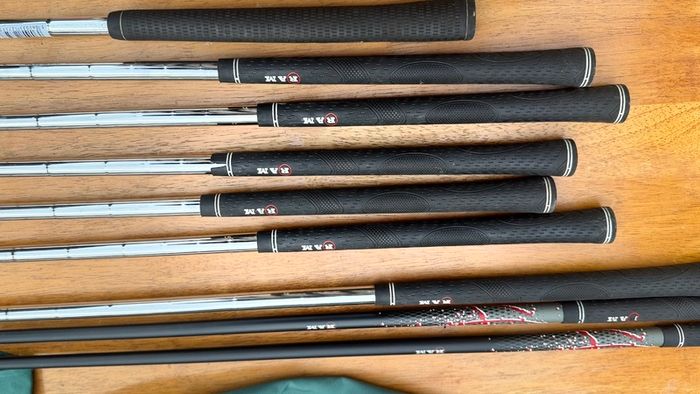 Left handed golf clubs