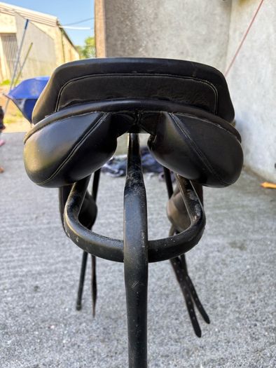 Jumping saddle