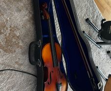 Full Size Violin with Hard Case & 1 Bow Needs FIX