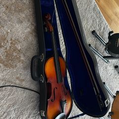 Full Size Violin with Hard Case & 1 Bow Needs FIX
