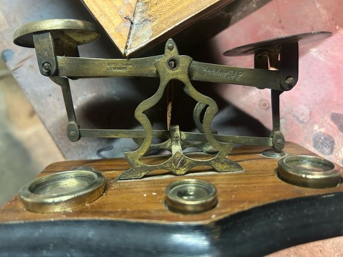 Weighing scales