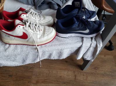 Nike trainers x 2